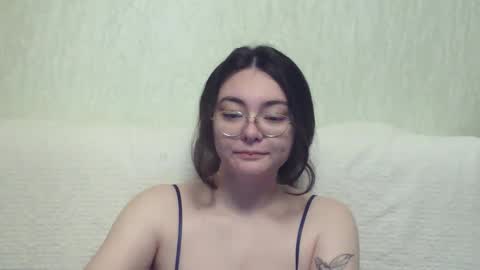 Snapshot of missis_mona chatting on December 2024 08:22:02 AM missis mona online show from December 2024 08:22:02 AM