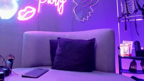 Snapshot of misskathyfox chatting on October 2025 04:42:02 PM misskathyfox online show from October 2025 04:42:02 PM