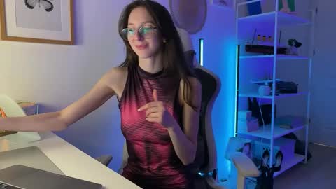 misslalii online show from April 2026 07:49:01 PM