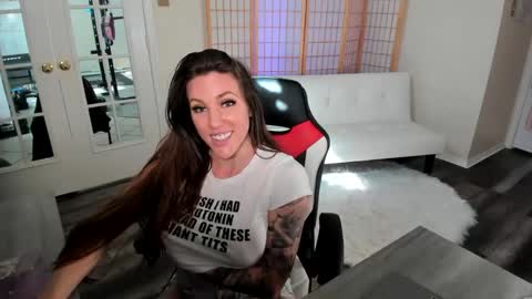 Snapshot of misslusciousxox chatting on February 2025 06:01:01 PM MissLuscious online show from February 2025 06:01:01 PM