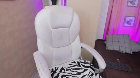 i am lyn online show from March 2025 04:13:01 AM