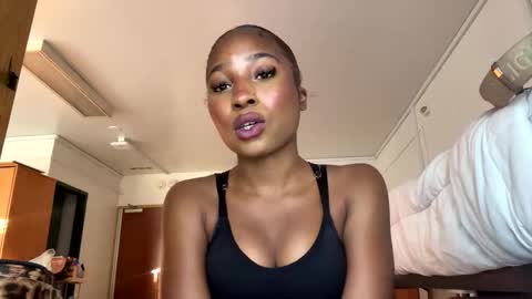 missmarimac online show from May 2026 11:02:01 PM