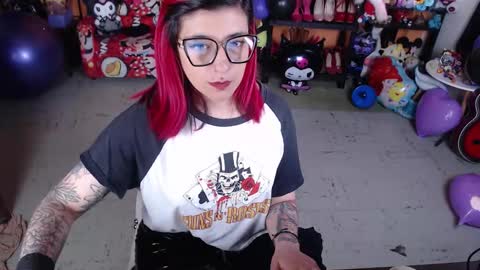 Miss Mia online show from September 2025 03:03:01 PM