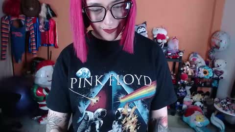 Miss Mia online show from December 2025 07:41:01 PM