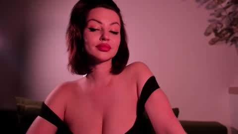 Snapshot of missmirandagd chatting on September 2025 04:00:01 PM online show from September 2025 04:00:01 PM