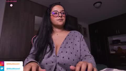 Snapshot of missmoonn chatting on October 2025 01:19:02 AM MissMoon online show from October 2025 01:19:02 AM