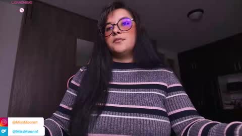 Snapshot of missmoonn chatting on November 2025 08:18:01 PM MissMoon online show from November 2025 08:18:01 PM