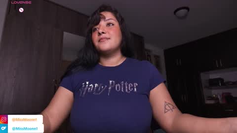 Snapshot of missmoonn chatting on November 2025 08:19:02 PM MissMoon online show from November 2025 08:19:02 PM