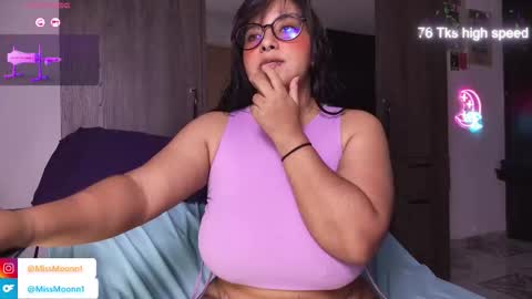 Snapshot of missmoonn chatting on November 2025 09:54:01 PM MissMoon online show from November 2025 09:54:01 PM