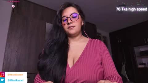 Snapshot of missmoonn chatting on November 2025 09:52:02 PM MissMoon online show from November 2025 09:52:02 PM