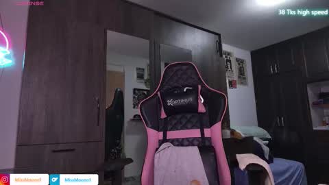 Snapshot of missmoonn chatting on March 2026 05:08:01 PM MissMoon online show from March 2026 05:08:01 PM