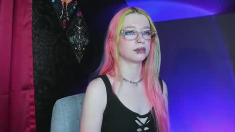 Snapshot of missnikkivill chatting on February 2025 03:32:01 AM Mistress Nikki Vill online show from February 2025 03:32:01 AM