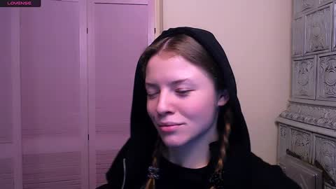 Snapshot of missoliviaa_ chatting on December 2024 12:16:02 PM Olivia online show from December 2024 12:16:02 PM