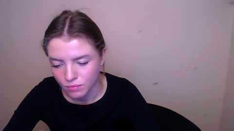Snapshot of missoliviaa_ chatting on February 2025 02:21:01 PM Olivia online show from February 2025 02:21:01 PM