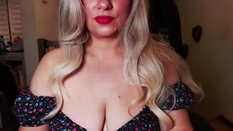 Snapshot of missqueen1416 chatting on March 2025 09:45:02 PM Missqueen1416 online show from March 2025 09:45:02 PM