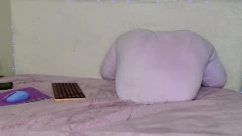 Snapshot of missrosierozayy chatting on April 2026 03:09:02 AM Rose online show from April 2026 03:09:02 AM
