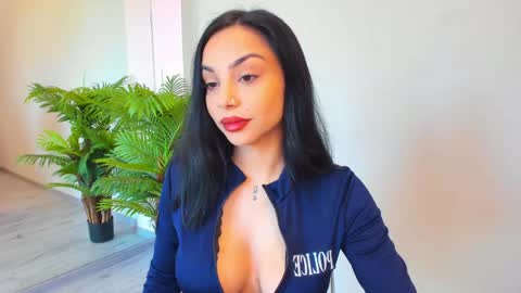 Sienna online show from April 2026 06:05:02 AM