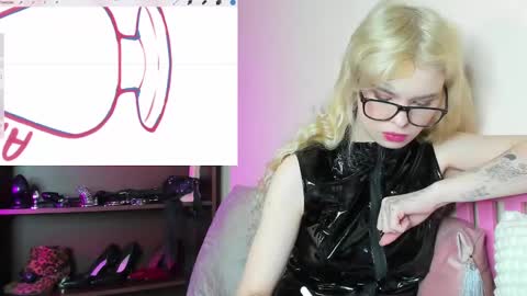 Snapshot of missslola chatting on February 2025 02:12:02 PM Misss Lola Angel online show from February 2025 02:12:02 PM