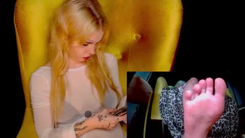 Snapshot of missslola chatting on October 2025 02:58:02 PM Misss Lola Angel online show from October 2025 02:58:02 PM