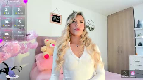 ... Independent model online show from October 2025 04:18:02 AM