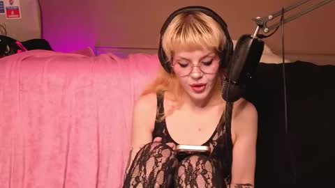 Snapshot of misstaco chatting on December 2025 06:36:02 PM Tacodeluxe online show from December 2025 06:36:02 PM