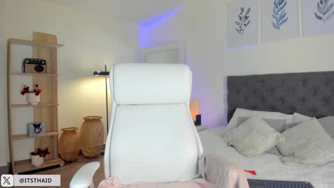 Fernanda Davila online show from February 2025 11:30:02 PM