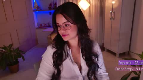 Snapshot of missvale_ chatting on December 2025 03:14:02 AM Valentina online show from December 2025 03:14:02 AM