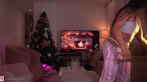Snapshot of missvalery_1 chatting on December 2024 12:54:02 AM OF online show from December 2024 12:54:02 AM