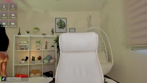 Snapshot of missvancouver_ chatting on October 2025 01:08:02 PM Mafe Jimenez online show from October 2025 01:08:02 PM