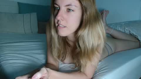 Snapshot of missxmonique chatting on March 2026 03:52:02 AM Monique online show from March 2026 03:52:02 AM