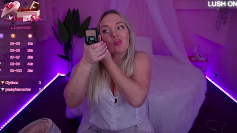 Snapshot of missyymartinezz chatting on January 2025 11:09:02 AM Amely online show from January 2025 11:09:02 AM
