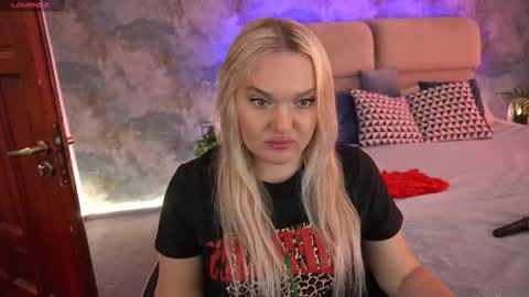 Snapshot of missyymartinezz chatting on March 2025 09:35:02 AM Amely online show from March 2025 09:35:02 AM