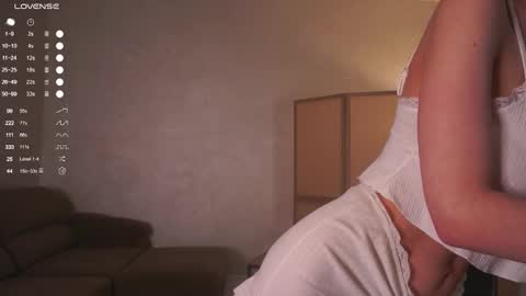 Snapshot of mist_mia chatting on October 2025 05:46:02 PM Mia online show from October 2025 05:46:02 PM