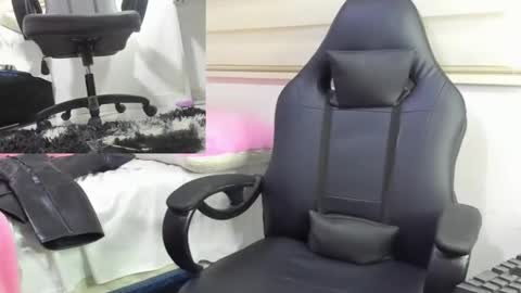 Snapshot of mistress_findom chatting on September 2025 06:19:02 PM mistress_findom online show from September 2025 06:19:02 PM