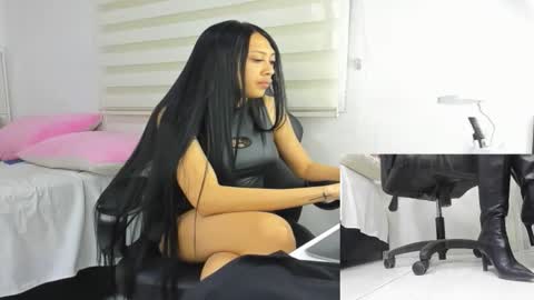 Snapshot of mistress_findom chatting on October 2025 06:28:02 PM mistress_findom online show from October 2025 06:28:02 PM