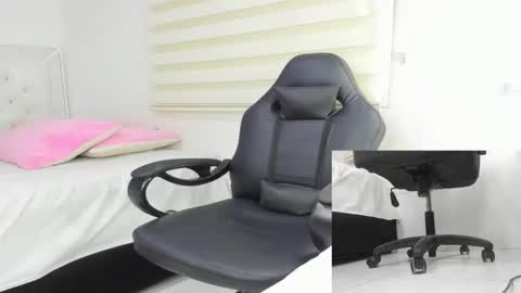 Snapshot of mistress_findom chatting on October 2025 06:34:02 AM mistress_findom online show from October 2025 06:34:02 AM