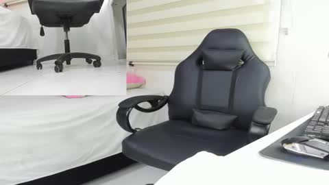 Snapshot of mistress_findom chatting on October 2025 10:19:02 PM mistress_findom online show from October 2025 10:19:02 PM