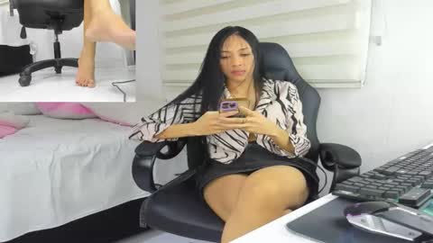 Snapshot of mistress_findom chatting on October 2025 10:32:02 PM mistress_findom online show from October 2025 10:32:02 PM