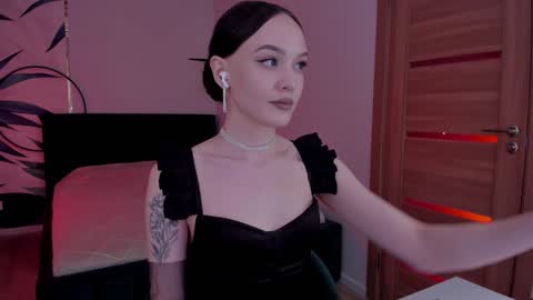 Snapshot of mistress_mialibra chatting on December 2024 01:53:01 AM Mistress Mia online show from December 2024 01:53:01 AM