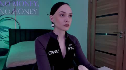 Snapshot of mistress_mialibra chatting on November 2025 04:45:02 AM Mistress Mia online show from November 2025 04:45:02 AM