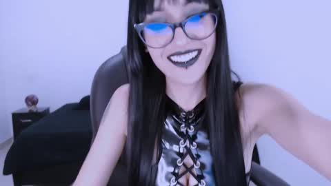 Snapshot of mistress_zafirah chatting on February 2025 03:54:01 AM Mistress online show from February 2025 03:54:01 AM