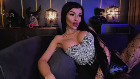 Snapshot of mistresselenia chatting on December 2024 01:29:01 PM Elenia online show from December 2024 01:29:01 PM