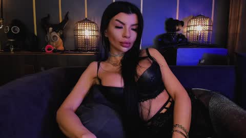 Snapshot of mistresselenia chatting on December 2024 01:13:01 PM Elenia online show from December 2024 01:13:01 PM