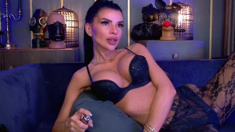 Snapshot of mistresselenia chatting on March 2026 01:33:02 PM Elenia online show from March 2026 01:33:02 PM