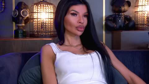 Snapshot of mistresselenia chatting on March 2026 10:04:02 AM Elenia online show from March 2026 10:04:02 AM
