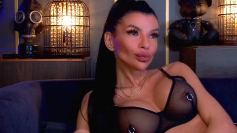 Snapshot of mistresselenia chatting on April 2026 12:32:02 PM Elenia online show from April 2026 12:32:02 PM
