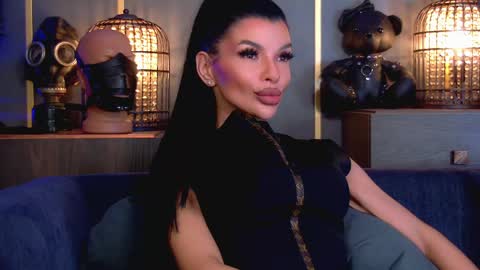 Snapshot of mistresselenia chatting on April 2026 01:14:01 PM Elenia online show from April 2026 01:14:01 PM