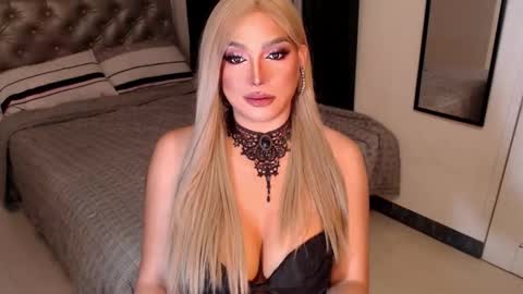 Snapshot of mistressemeraldxx chatting on November 2025 03:39:02 AM Ms Ems online show from November 2025 03:39:02 AM