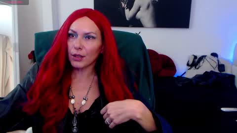 Snapshot of mistressevelyn_ chatting on December 2024 05:38:02 AM MistressEvelyn online show from December 2024 05:38:02 AM