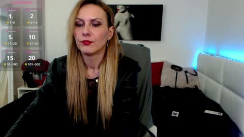 Snapshot of mistressevelyn_ chatting on January 2025 05:51:01 AM MistressEvelyn online show from January 2025 05:51:01 AM